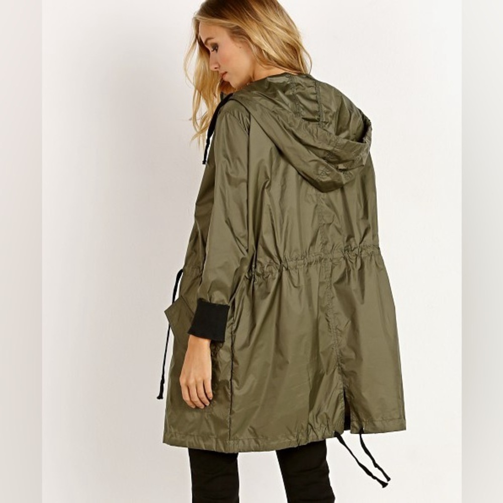 BB Dakota army green raincoat with hood pockets and multiple cinch areas S/XS